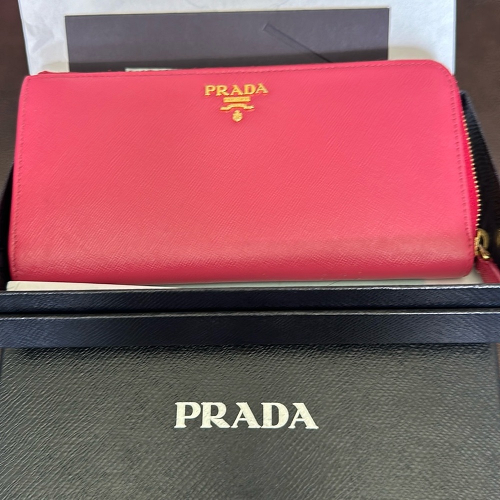 PRADA long wallet zipper logo pink Vittello leather women in EXCELLENT condition
